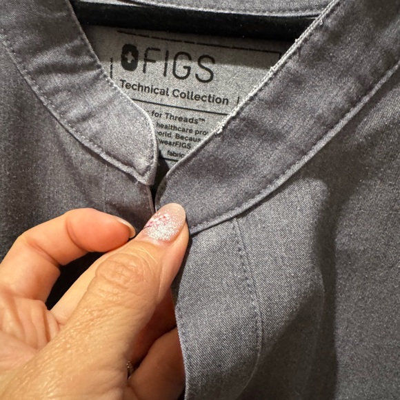 Figs Technical Collection Rafaela Graphite Top - Picture 3 of 3